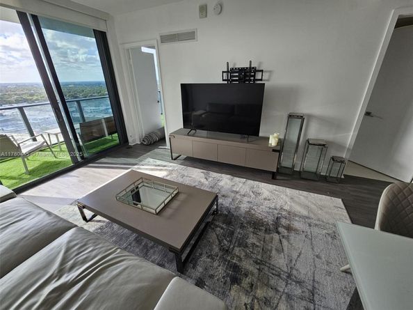 121 NE 34 St 2511, Miami FL 33137