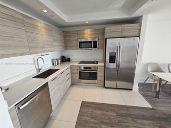 121 NE 34 St