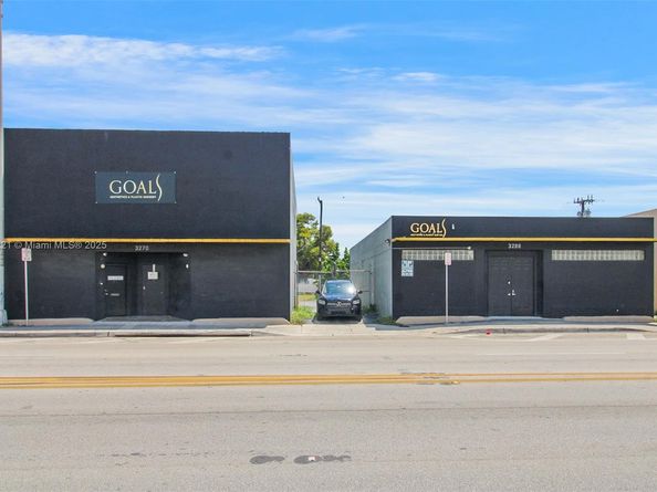 3267 NW 35th St, Miami FL 33142