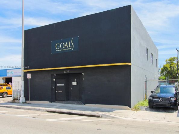 3267 NW 35th St, Miami FL 33142