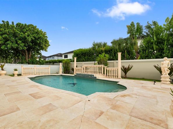 9010 NW 162nd Ter, Miami Lakes FL 33018