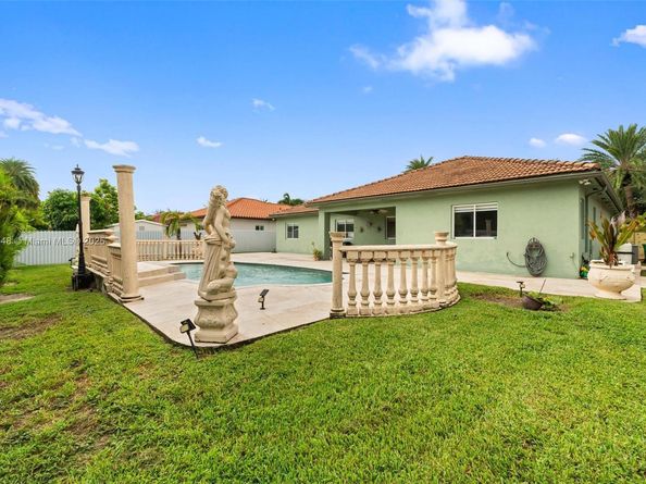 9010 NW 162nd Ter, Miami Lakes FL 33018