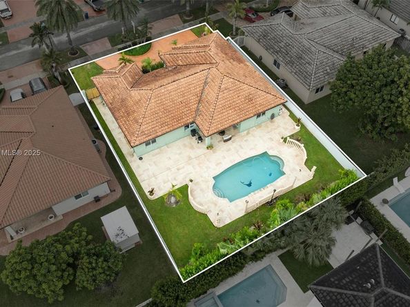 9010 NW 162nd Ter, Miami Lakes FL 33018