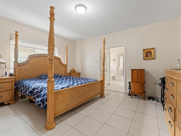 9010 NW 162nd Ter, Miami Lakes FL 33018