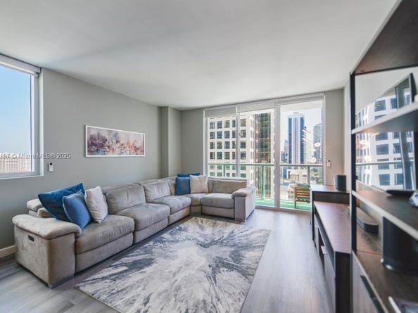 55 SE 6th St 2110, Miami FL 33131