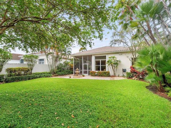 2518 Bay Pointe Ct, Weston FL 33327