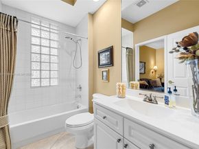 2518 Bay Pointe Ct, Weston FL 33327