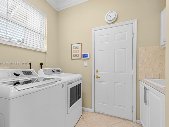 2518 Bay Pointe Ct, Weston FL 33327