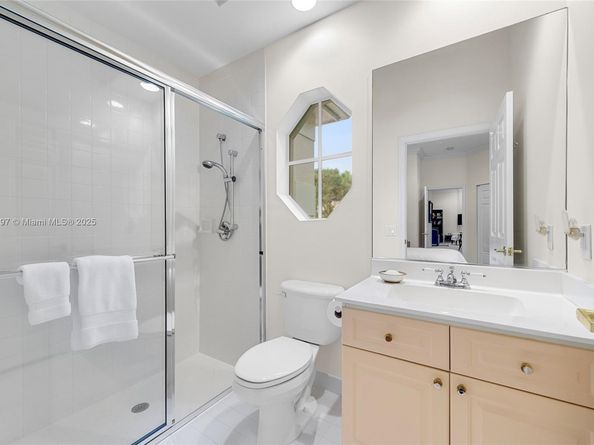 2518 Bay Pointe Ct, Weston FL 33327