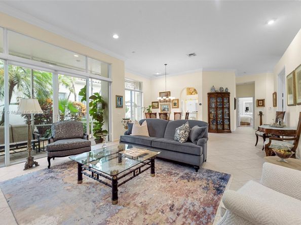 2518 Bay Pointe Ct, Weston FL 33327