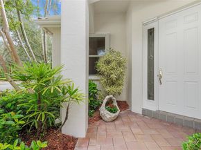 2518 Bay Pointe Ct, Weston FL 33327
