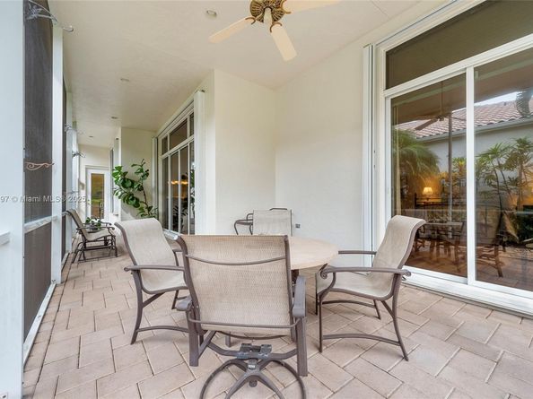 2518 Bay Pointe Ct, Weston FL 33327