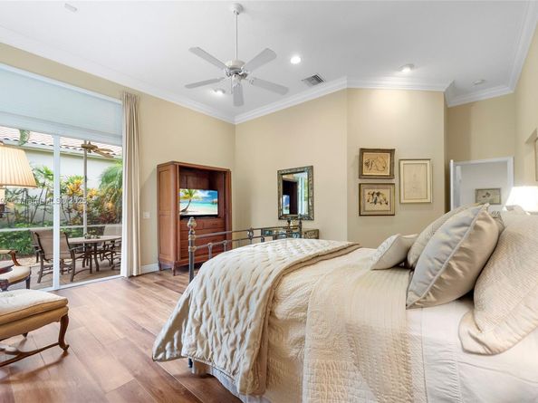 2518 Bay Pointe Ct, Weston FL 33327