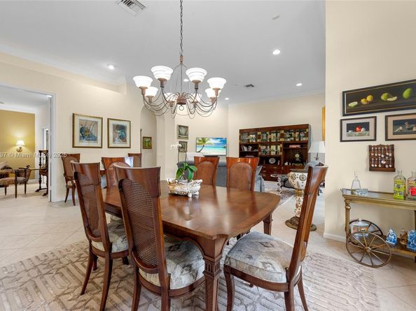 2518 Bay Pointe Ct, Weston FL 33327