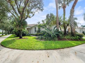 2518 Bay Pointe Ct, Weston FL 33327