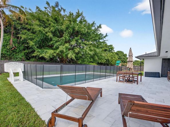 17500 SW 93rd Pl, Palmetto Bay FL 33157