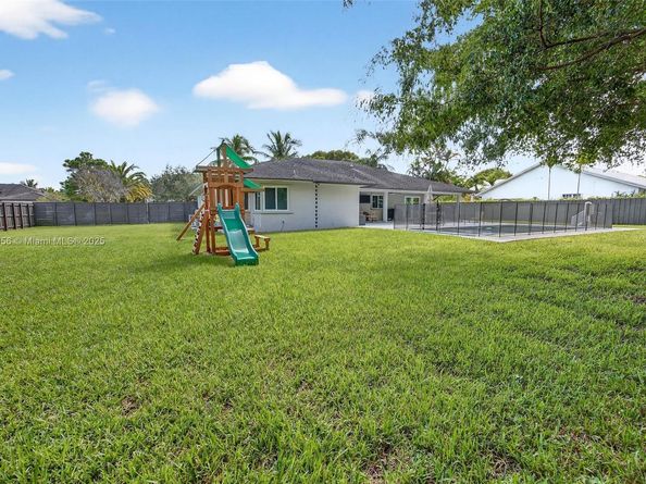 17500 SW 93rd Pl, Palmetto Bay FL 33157