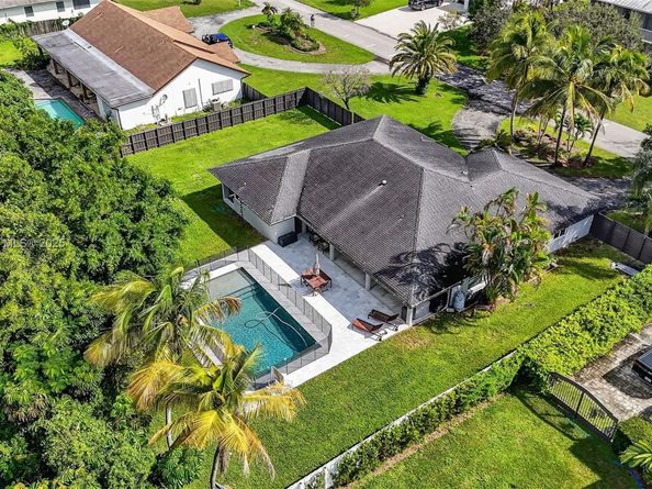 17500 SW 93rd Pl, Palmetto Bay FL 33157