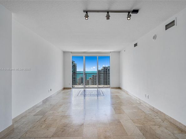 325 S Biscayne Blvd 4115, Miami FL 33131
