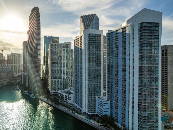 325 S Biscayne Blvd 4115, Miami FL 33131