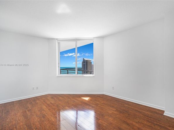 325 S Biscayne Blvd 4115, Miami FL 33131