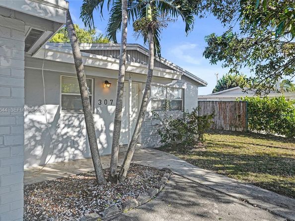 307 NW 11th Ave, Delray Beach FL 33444