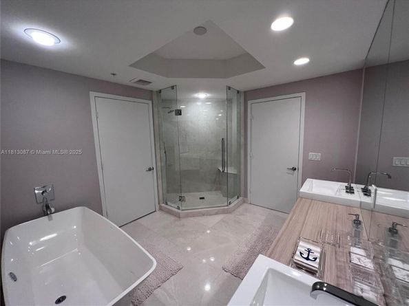 17301 Biscayne Blvd 1402, North Miami Beach FL 33160