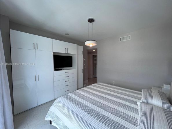 17301 Biscayne Blvd 1402, North Miami Beach FL 33160