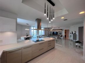 17301 Biscayne Blvd 1402, North Miami Beach FL 33160