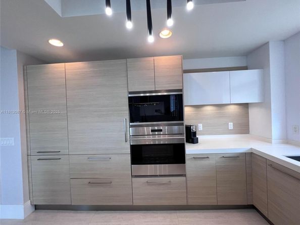 17301 Biscayne Blvd 1402, North Miami Beach FL 33160