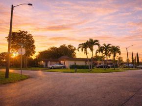 5700 White Hickory Cir, Tamarac FL 33319