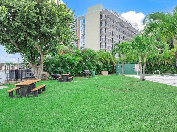 880 NE 69th St 2K, Miami FL 33138