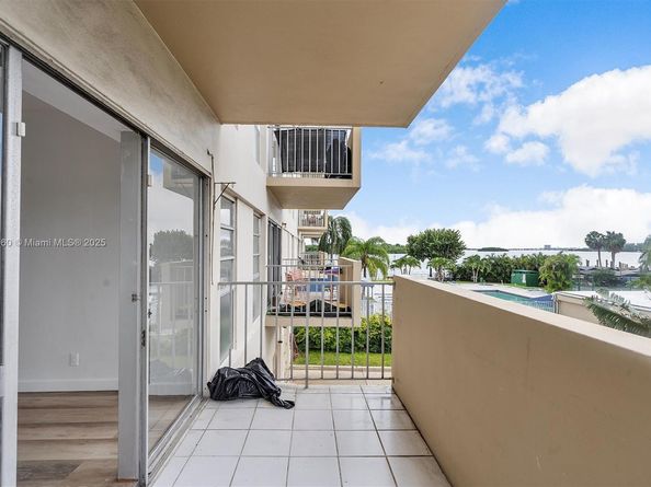 880 NE 69th St 2K, Miami FL 33138