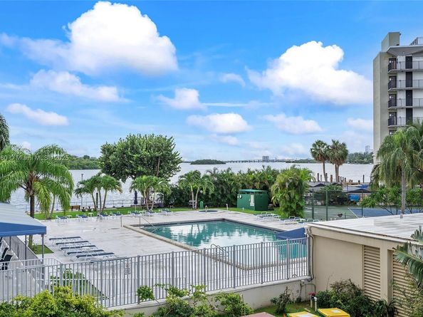 880 NE 69th St 2K, Miami FL 33138