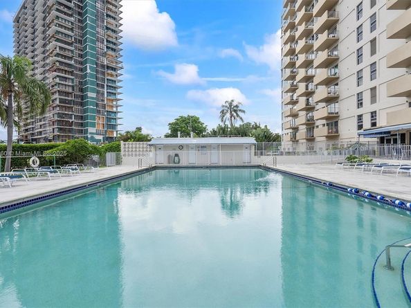 880 NE 69th St 2K, Miami FL 33138
