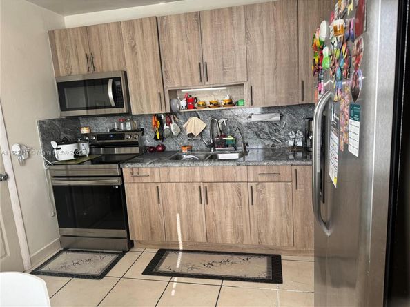 8991 SW 38th St, Miami FL 33165