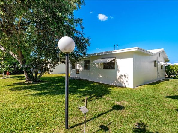 340 Leisure Blvd, Pompano Beach FL 33064