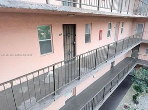 2841 Somerset Dr 305, Lauderdale Lakes FL 33311