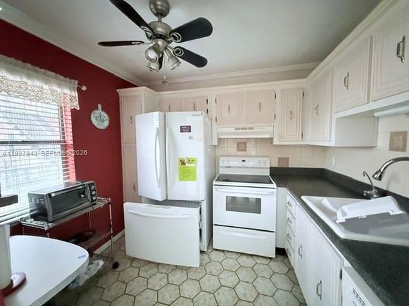 2841 Somerset Dr 305, Lauderdale Lakes FL 33311