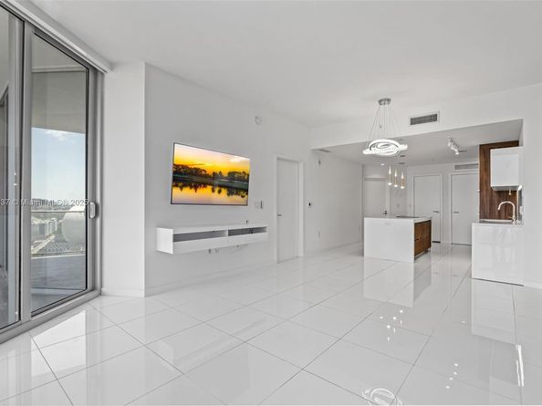 851 NE 1st Ave 1506, Miami FL 33132