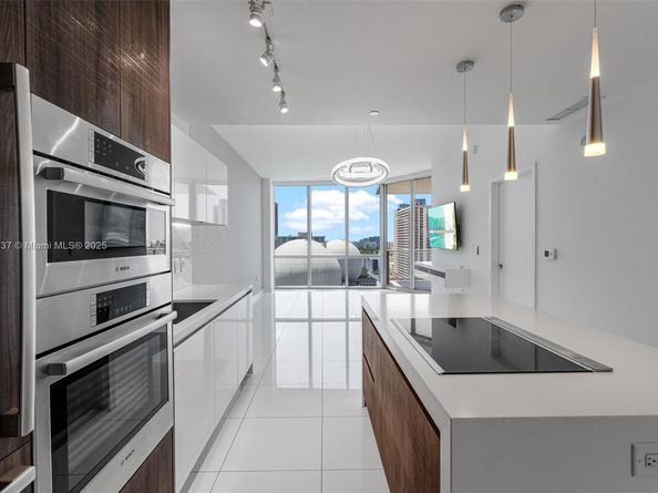 851 NE 1st Ave 1506, Miami FL 33132