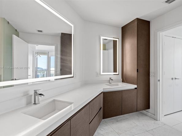 851 NE 1st Ave 1506, Miami FL 33132