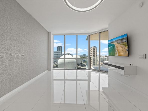 851 NE 1st Ave 1506, Miami FL 33132