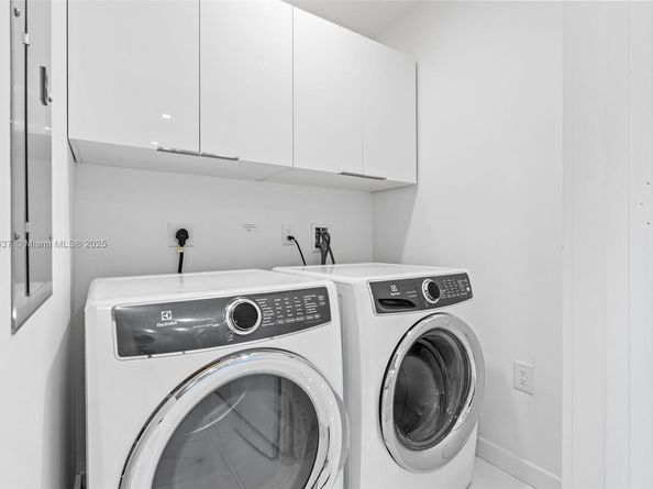 851 NE 1st Ave 1506, Miami FL 33132