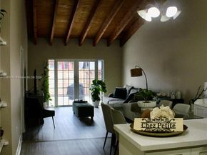 2330 Plum Ct, Pembroke Pines FL 33026