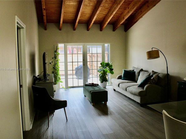 2330 Plum Ct, Pembroke Pines FL 33026