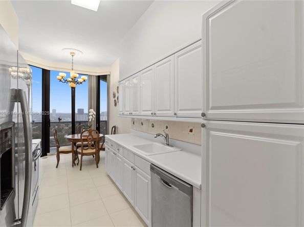 3600 Yacht Club Dr 2001, Aventura FL 33180