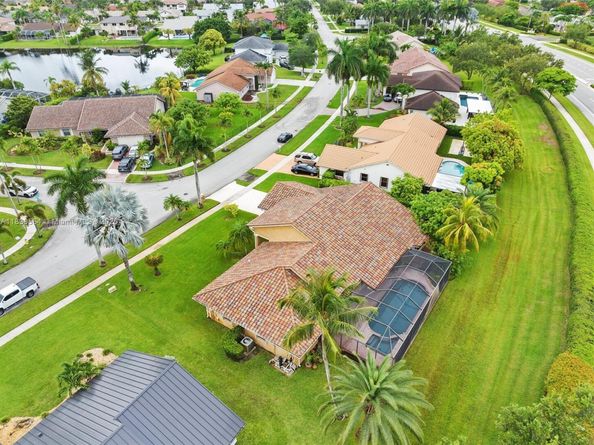 450 NW 195th Ave, Pembroke Pines FL 33029