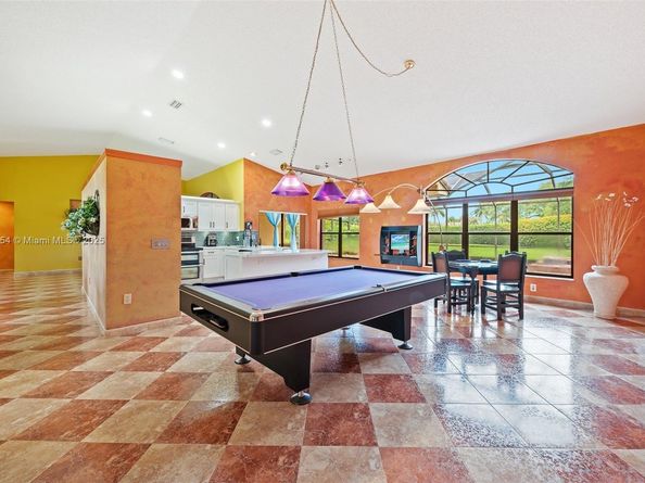 450 NW 195th Ave, Pembroke Pines FL 33029