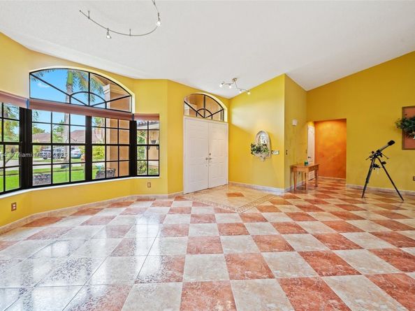 450 NW 195th Ave, Pembroke Pines FL 33029